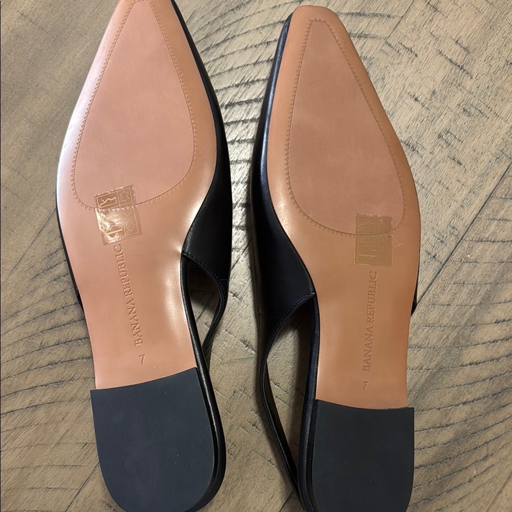 NWOT - Banana Republic Black Women's Shoes - Picture 2 of 2